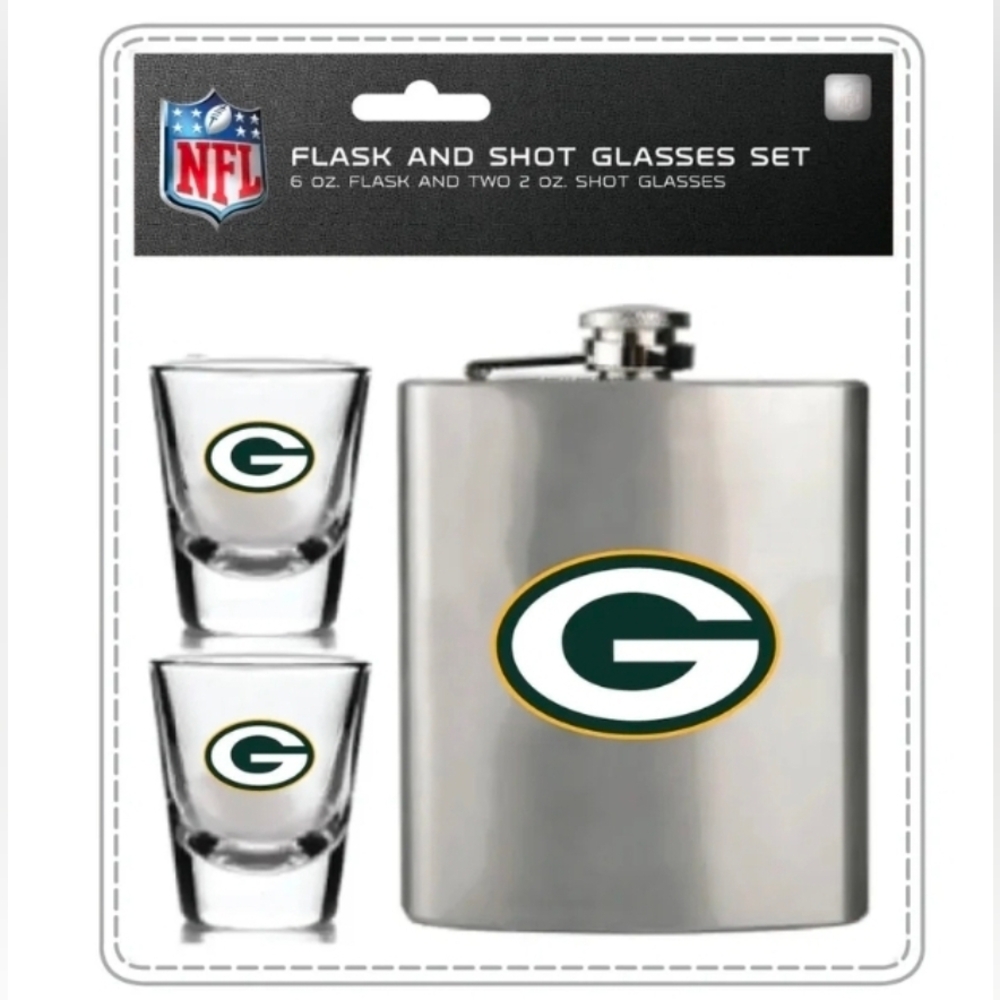 Green Bay Packers Flask and Shot Glass Set